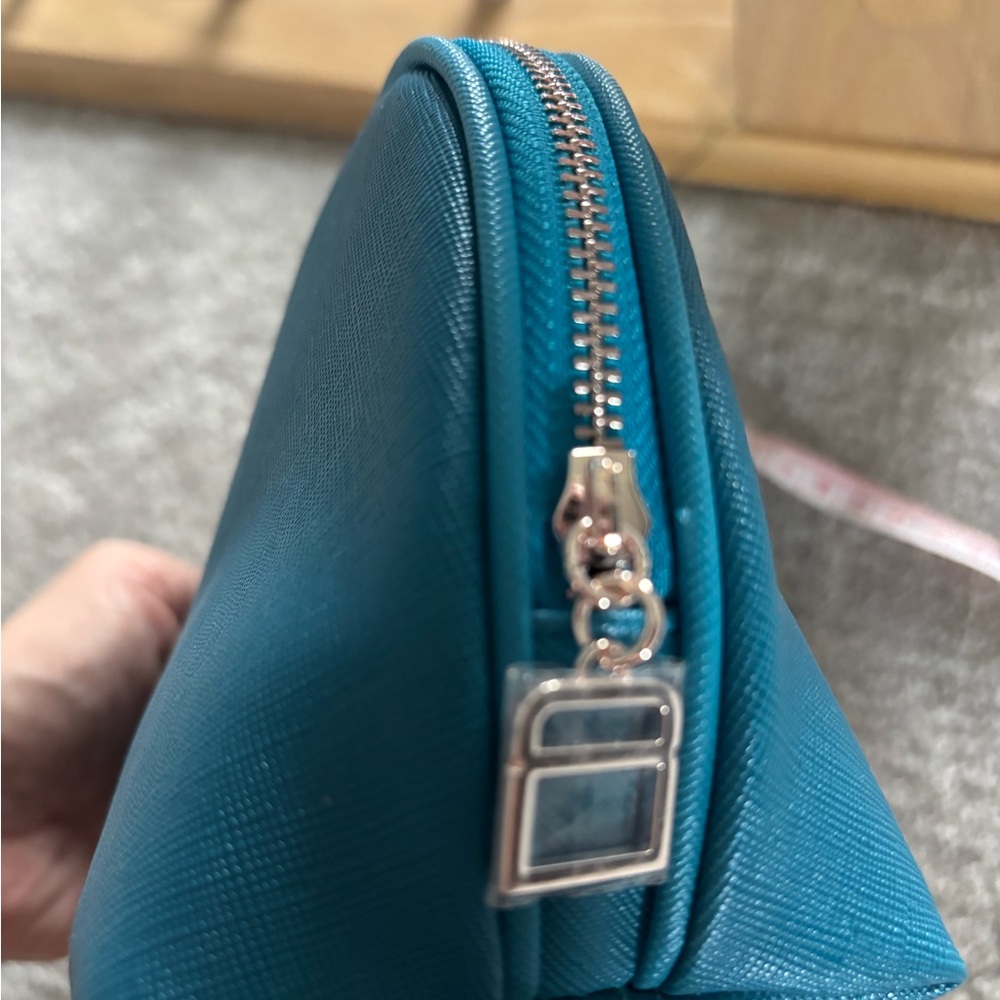 La Mer Blue Cosmetic Bag with Structured Design - Picture 3 of 3